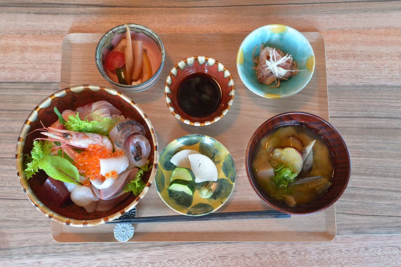 島のごはん たくま商店 因島の泊まれる飲食店